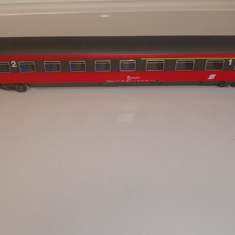 Roco HO train car passenger railroad Austria
